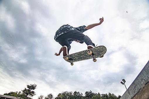 7 Tricks to Skateboard Like a Pro - MRSLM