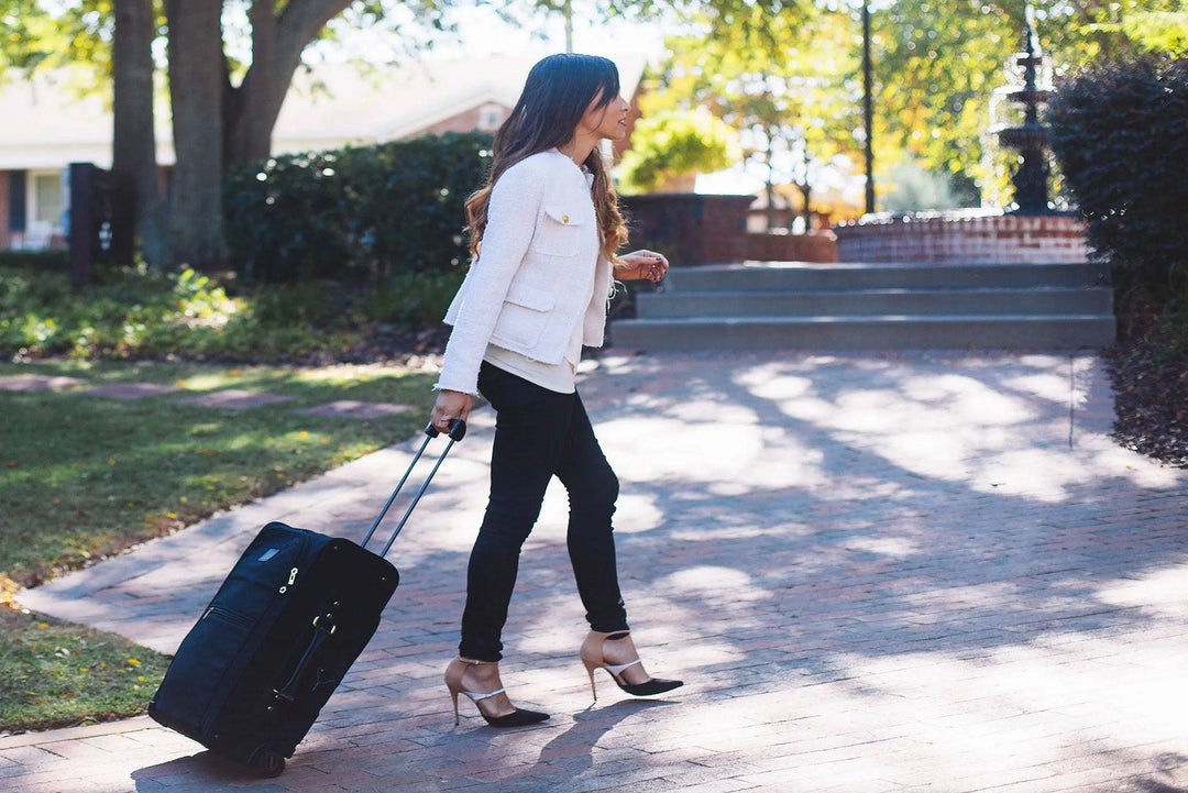 How To Pack A Suitcase For A Business Trip? - MRSLM