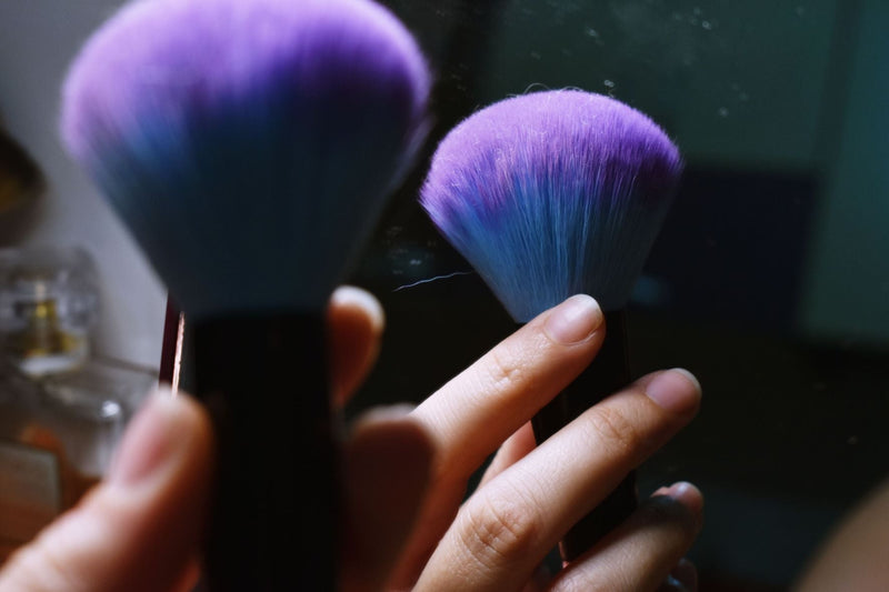 Natural vs Synthetic Makeup Brushes: Why the Fiber Type Changes Product Application