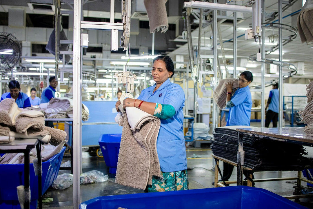 Latest Work Clothes Trending in the Trades Market: Styles, Comfort &amp; Durability