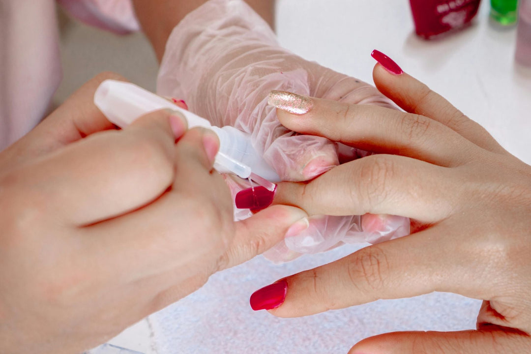 Nail Stickers vs Gel Nails: Which Lasts Longer and Is Better for Beginners?