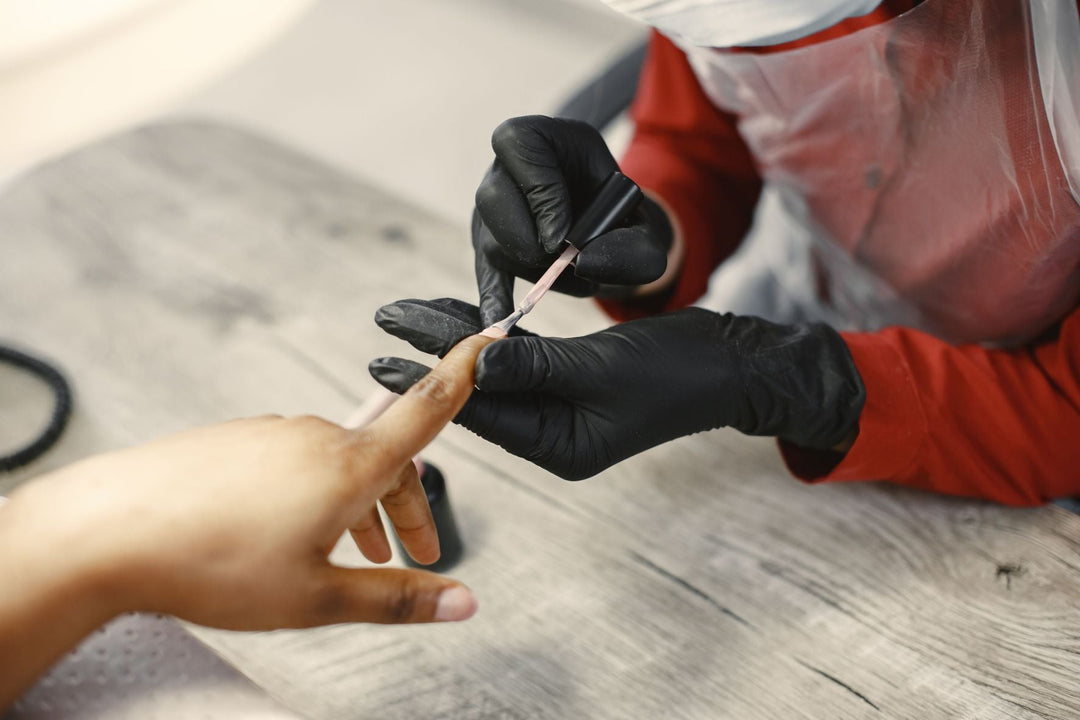 Builder Gel vs Gel Polish: Understanding the Difference Before You Buy