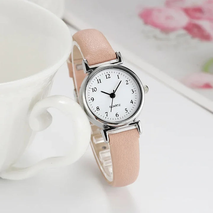 Chic Leather Strap Quartz Watch: Your Timeless Fashion Accessory