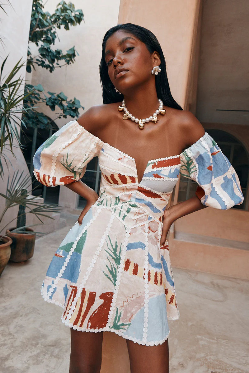 Vestido curto chique com mangas bufantes e decote em V