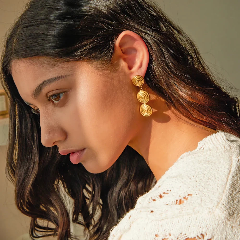 Vintage 18K Gold Plated Threaded Pendant Earrings