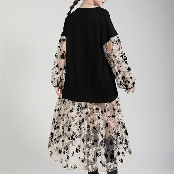 Vestido feminino plus size com estampa e efeito perspectiva - Decote em V e modelagem solta.