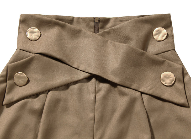 Radieschenhose mit gekreuzten Riemen