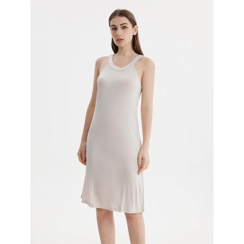 Vestido midi elegante com decote halter em mistura de seda