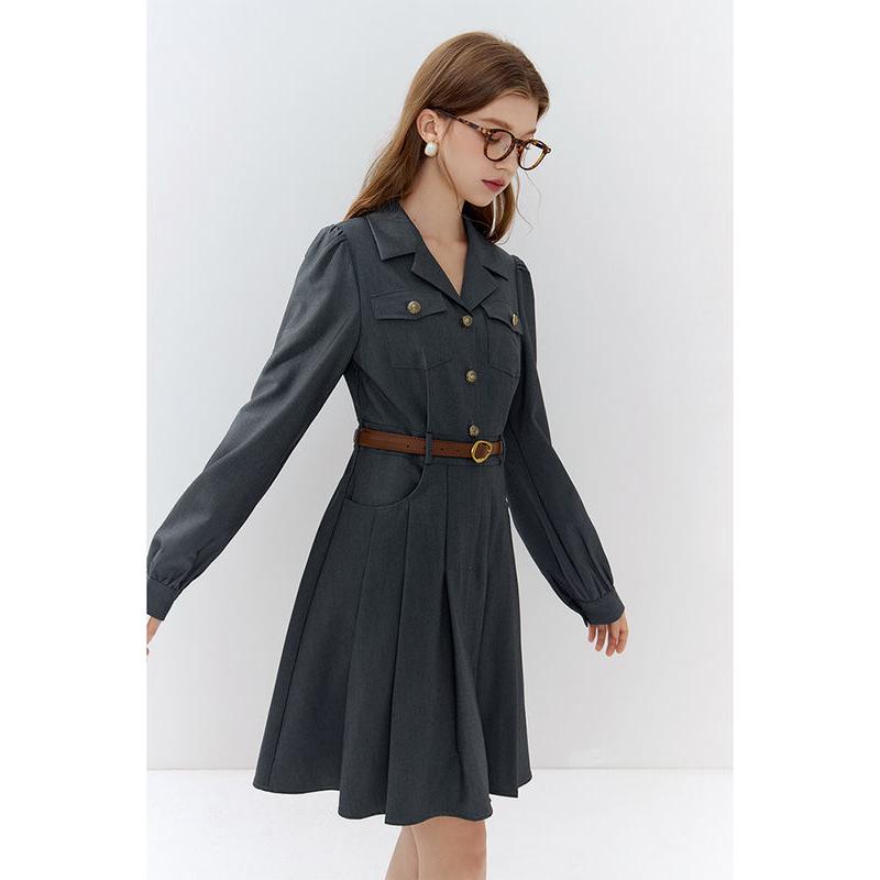 Elegantes graues Business-Damen-Kostüm mit Gürtel