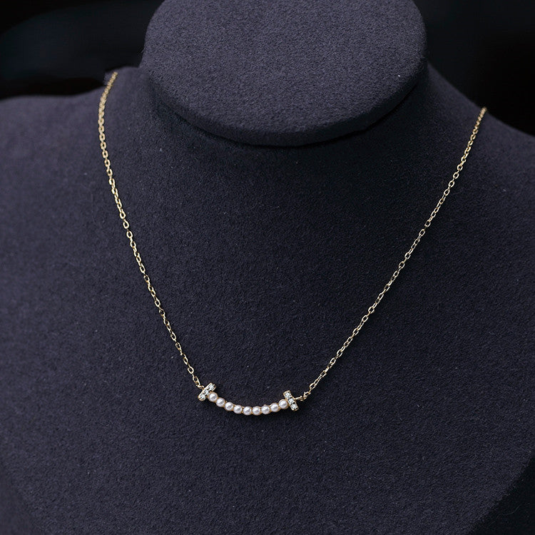 Colar feminino em prata de lei com pingente de carinha sorridente