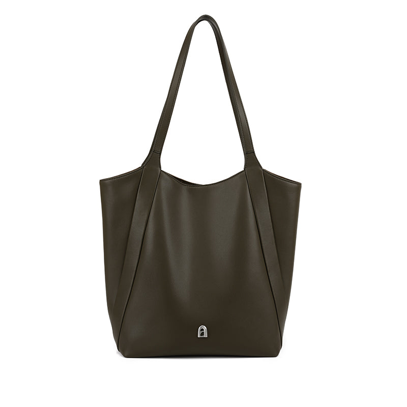 Bolsa de ombro elegante e espaçosa em couro para mulheres.