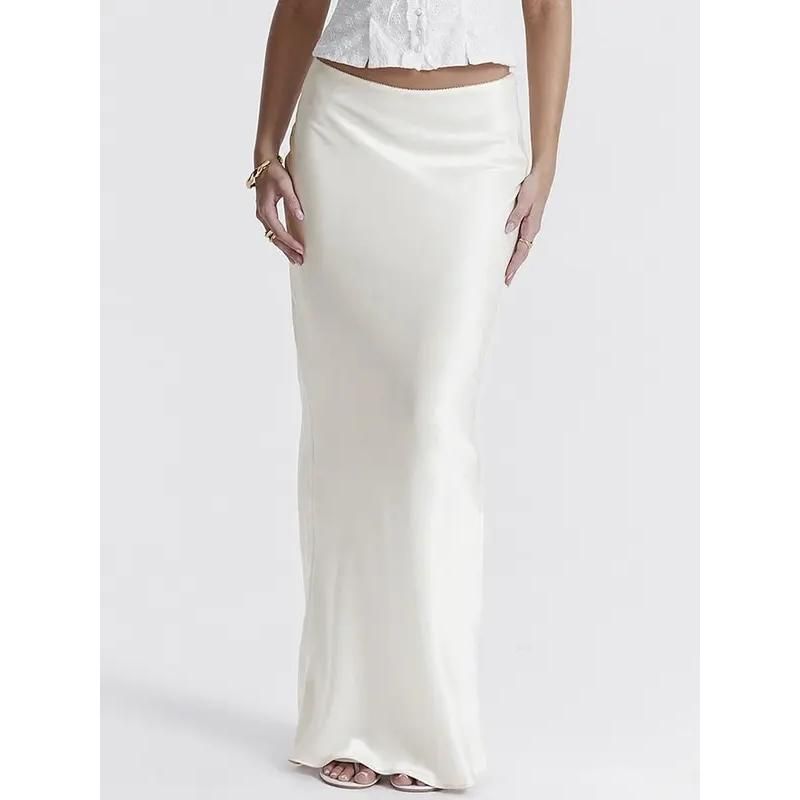 Eleganter, hochtaillierter Satin-Maxirock
