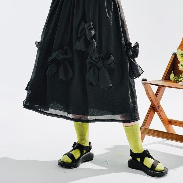 Eleganter schwarzer A-Linien-Midirock mit Schleife