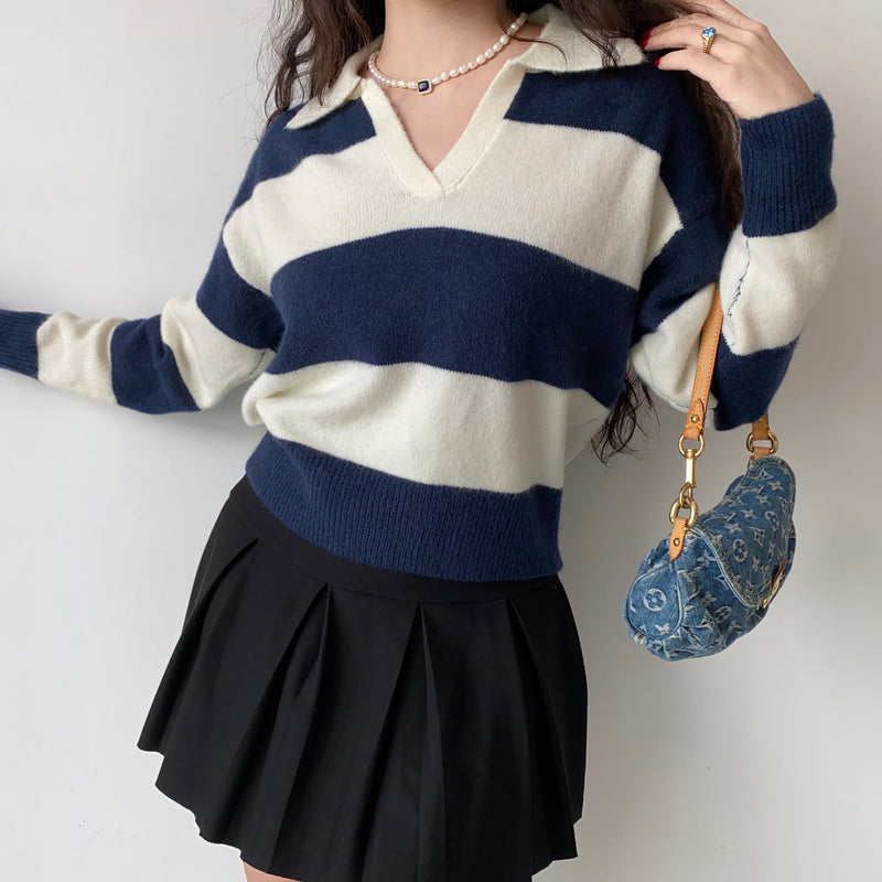 Wearing A Soft And Glutinous Sweater Outside Lazily