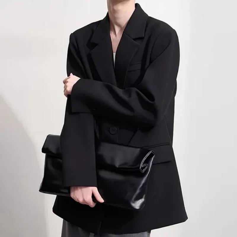 Blazer elegante de outono com abotoamento duplo e gola entalhada.