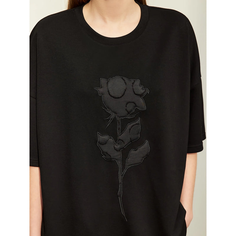 minimalist loose embroidered tee for women, view 5 - MRSLM