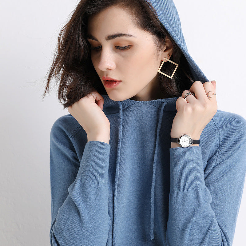 Suéter feminino fino com capuz