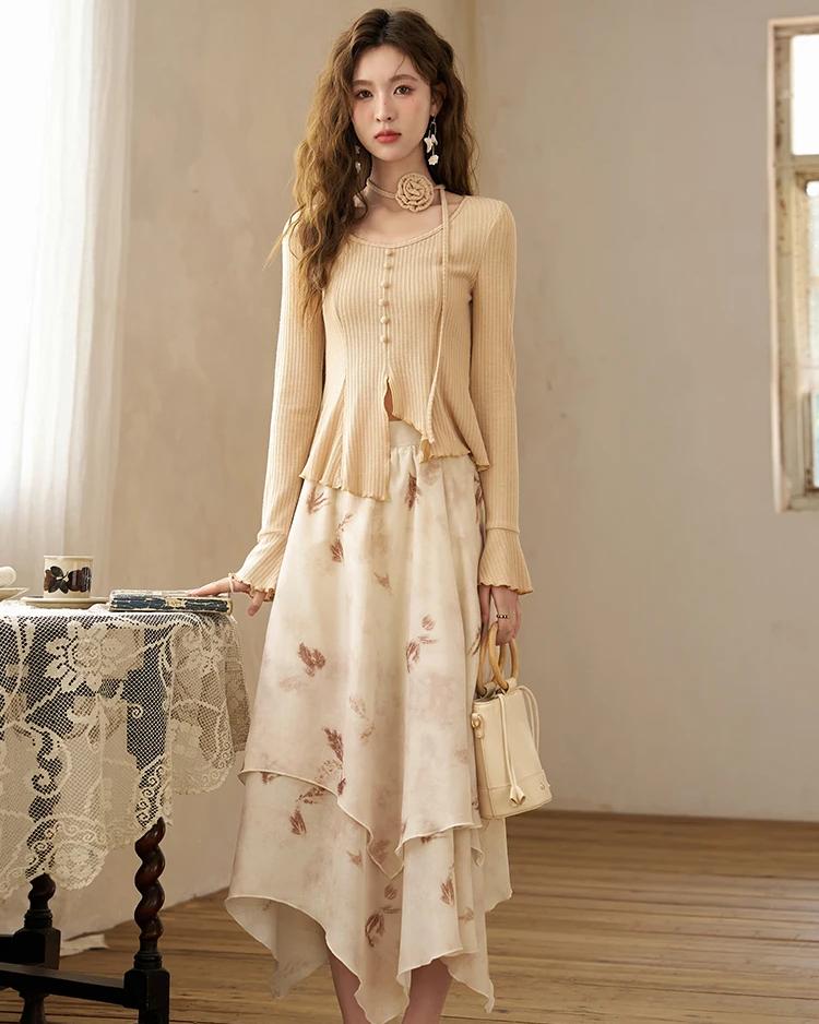 Saia evasê floral de primavera com cintura alta e estampa floral.