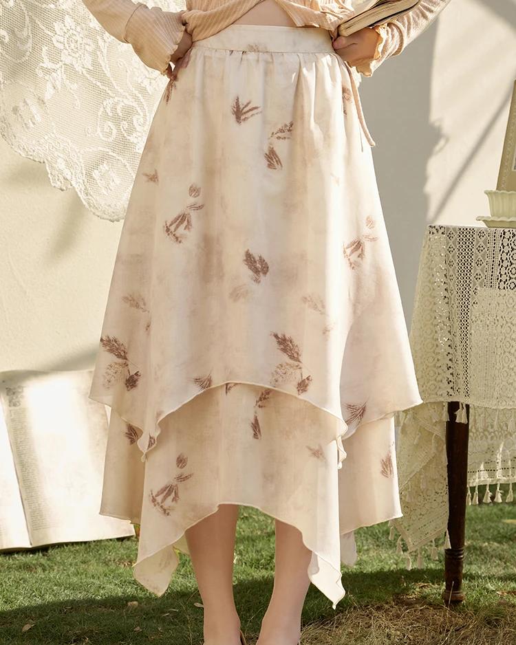 Saia evasê floral de primavera com cintura alta e estampa floral.
