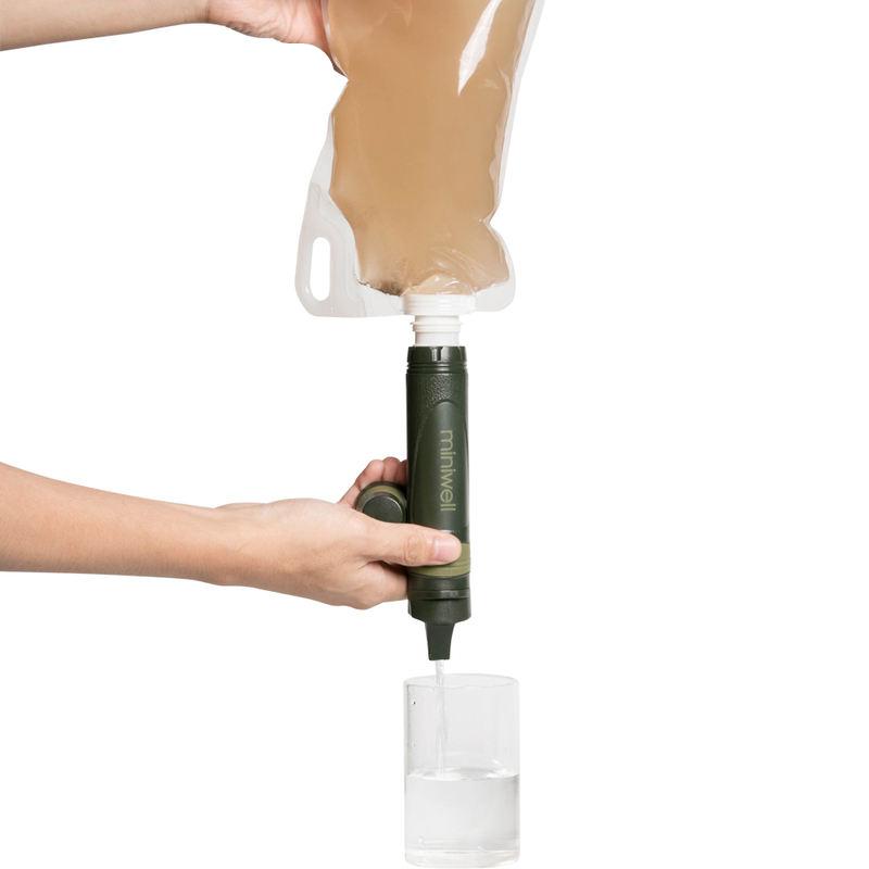 Filtro de água portátil em forma de canudo