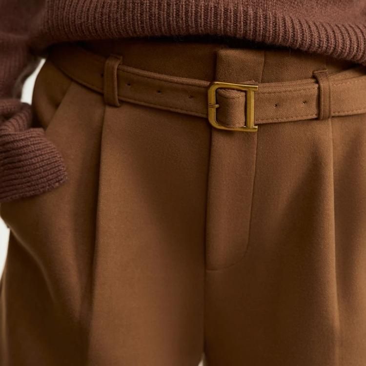 Lässige Winter-Shorts für Damen im Büro mit Gürtel