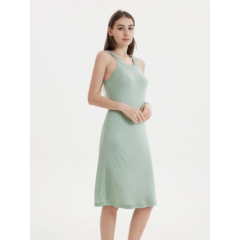 Vestido midi elegante com decote halter em mistura de seda