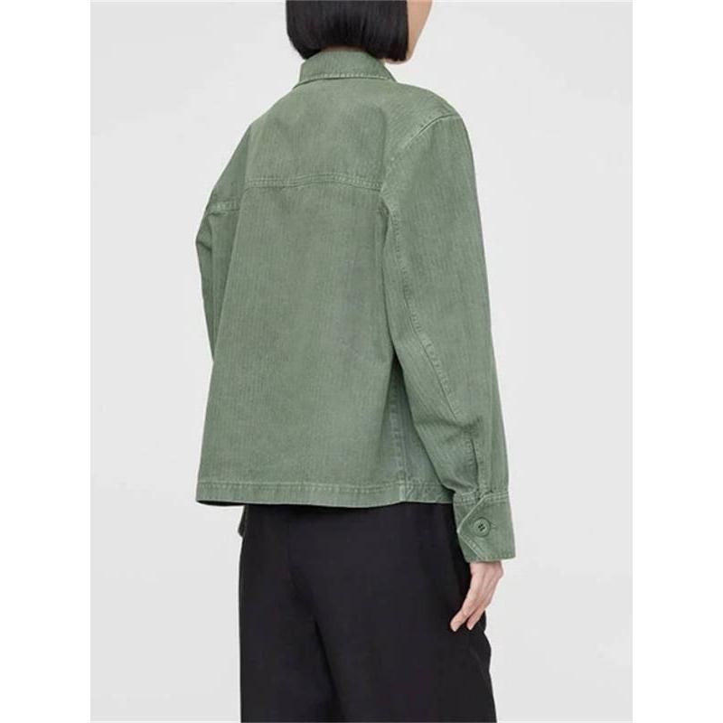 Jaqueta feminina elegante e retrô verde para o outono.