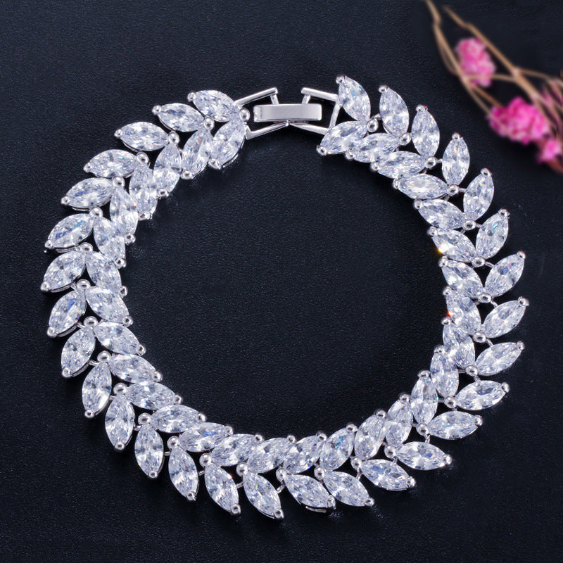 Ladies Fashion Personality New Zircon Bracelet