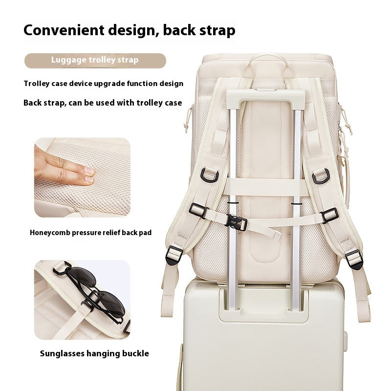 Mochila masculina de lazer e viagem com grande capacidade.