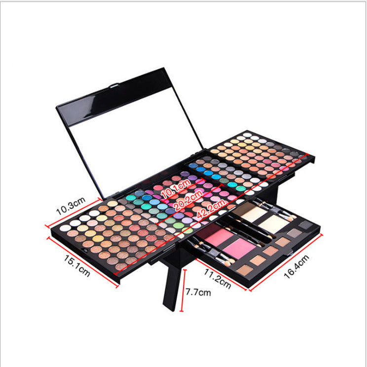 Paleta de sombras com 194 cores, acabamento perolado matte.