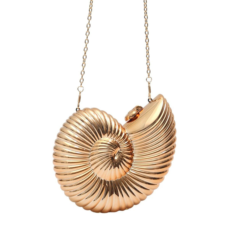 Luxuriöse, glänzende Abendclutch aus Acryl in Muschelform mit Kettenriemen