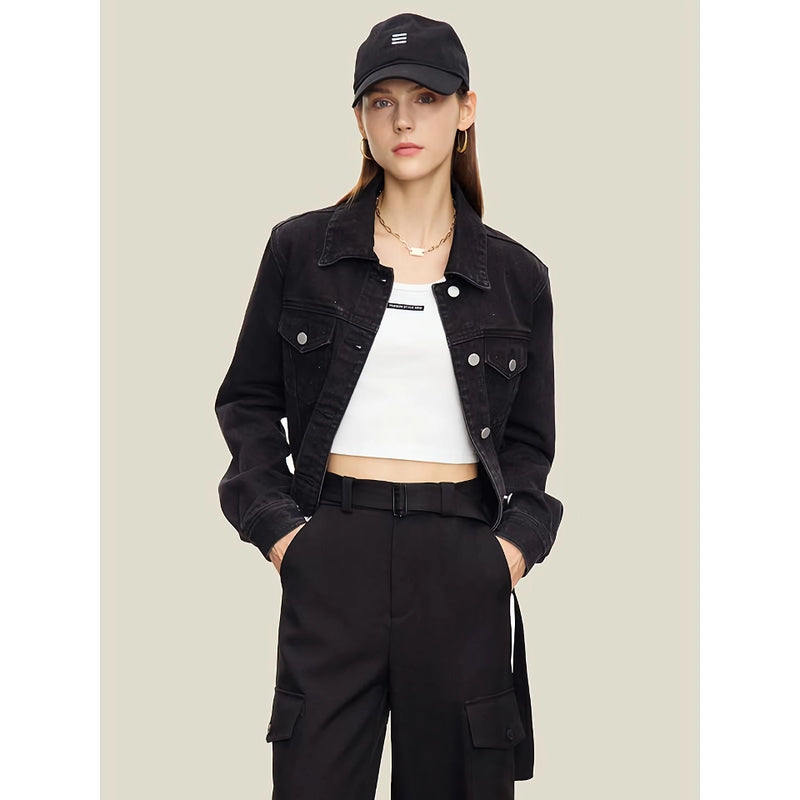 Schicke, kurze schwarze Jeansjacke mit Umlegekragen für den Herbst