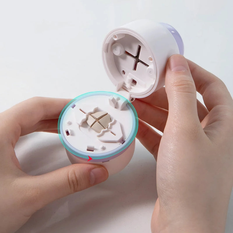 portable 2-in-1 pill box with cutter, view 5 - MRSLM