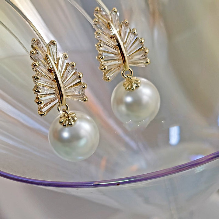 French Girl Pearl Sense Elegant Leaf Earrings