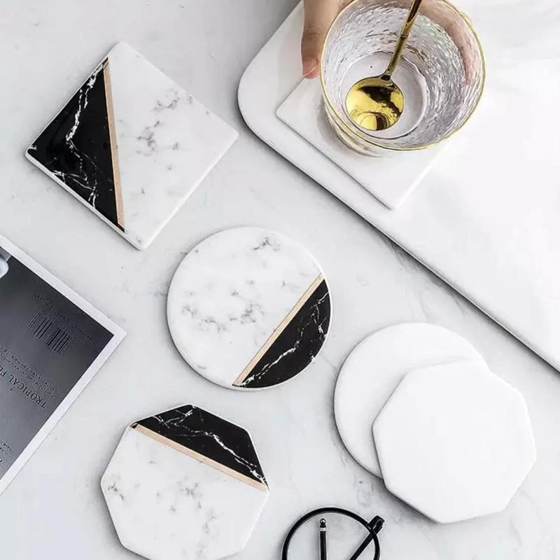 Elegantes porta-copos de cerâmica com estampa de mármore