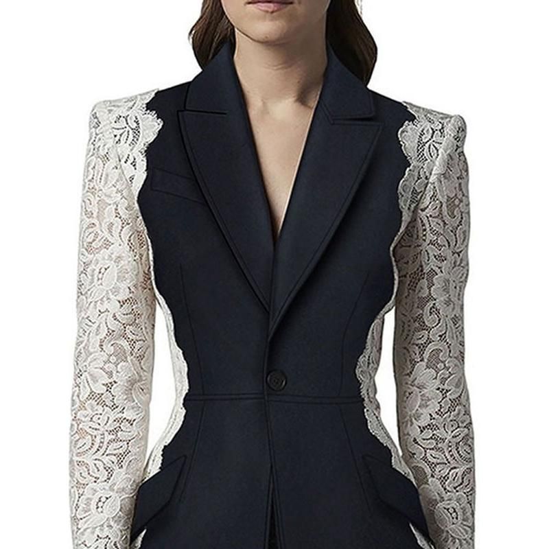 Damenblazer mit Spitzenpatchwork