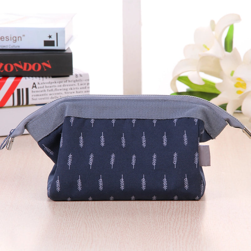 makeup and cosmetic bag, view 4 - MRSLM