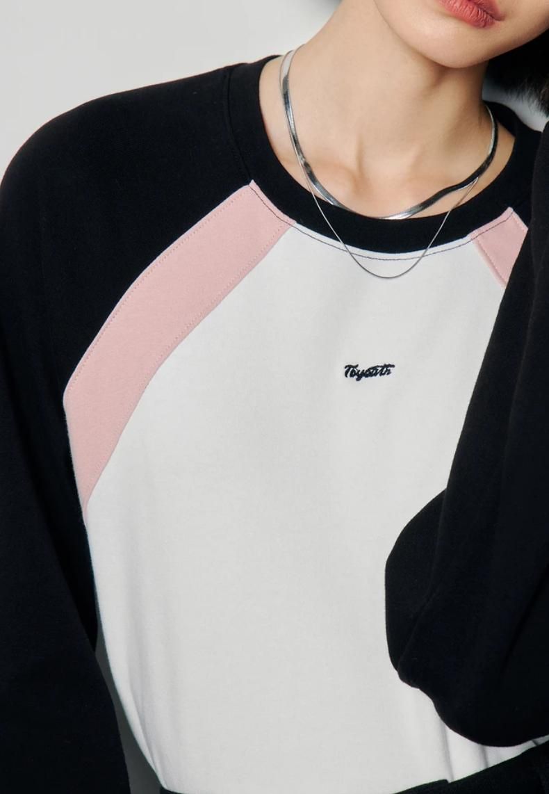 Frühlingslanges, lockeres T-Shirt mit Rundhalsausschnitt und langen Ärmeln