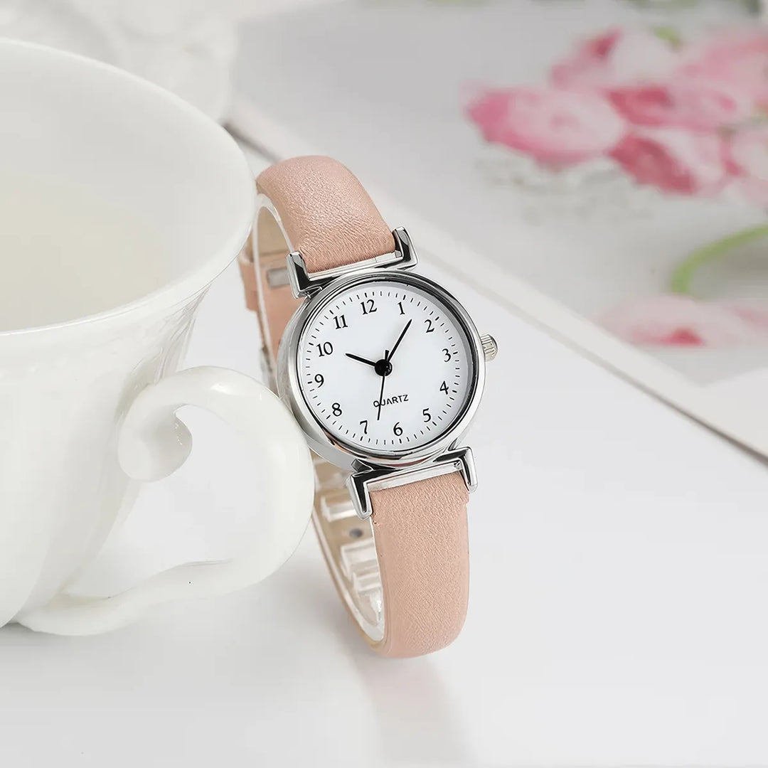 Chic Leather Strap Quartz Watch: Your Timeless Fashion Accessory