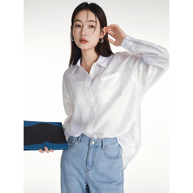 Blusa feminina elegante em Tencel Lyocell com gola dobrável.