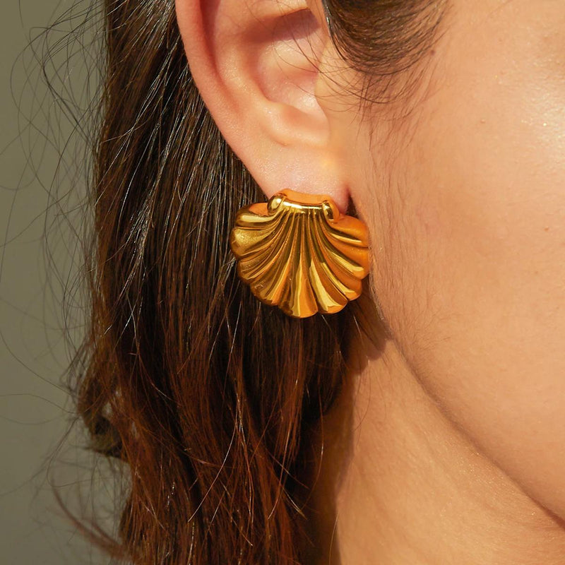 gold shell earrings - MRSLM
