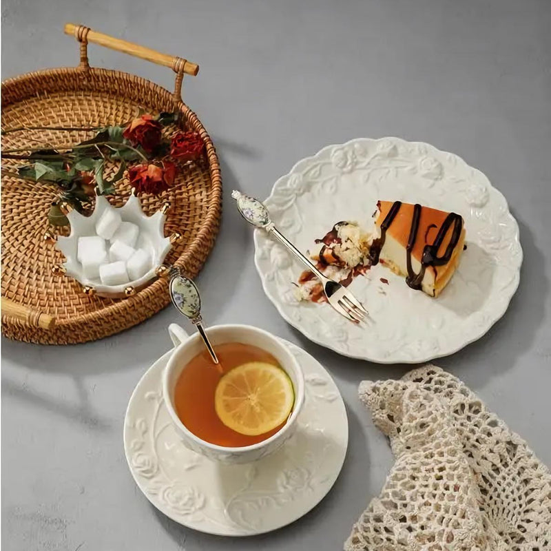 Dessertteller aus Keramik mit Rosenprägung