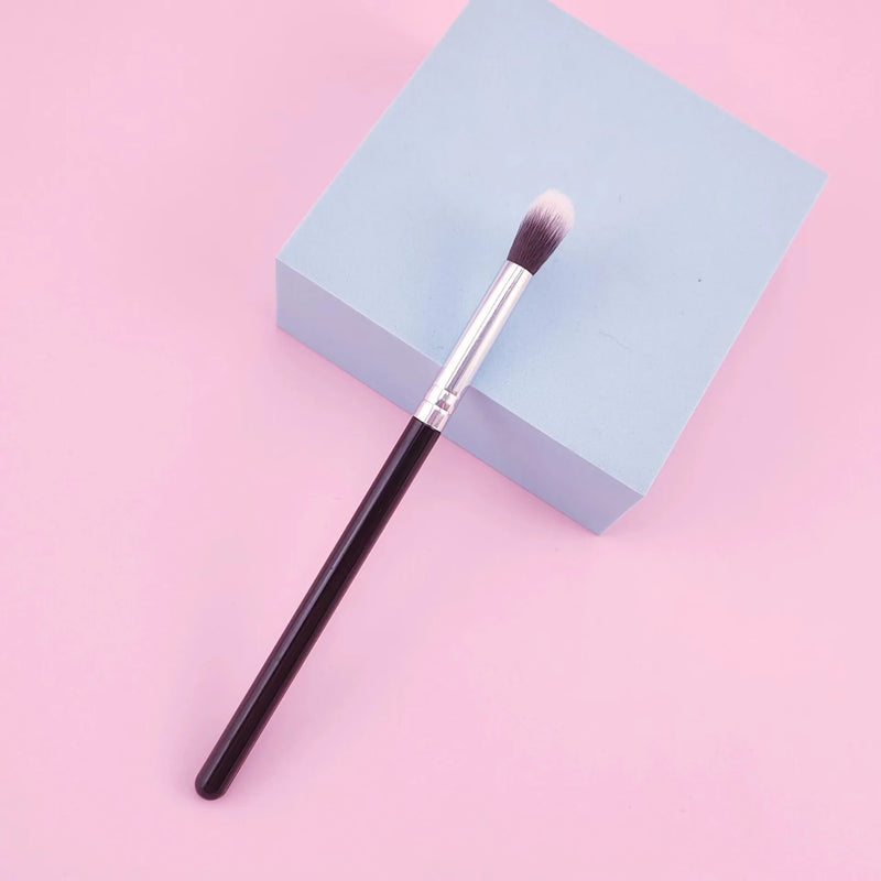 nose shadow and highlighter brush, view 4 - MRSLM