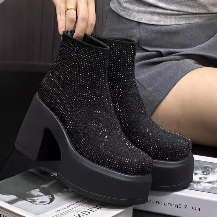Stiefeletten mit sternenbesetztem Strass-Plateau und klobigem Absatz