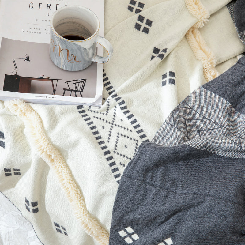 cotton tufted throw blanket, view 10 - MRSLM