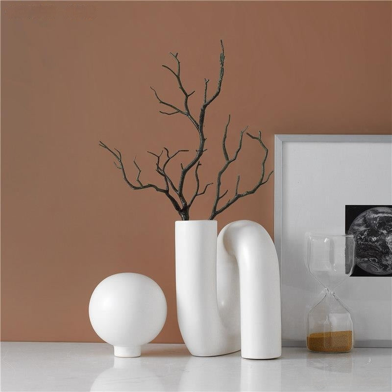 Decorações de artesanato em cerâmica, novas e simples.