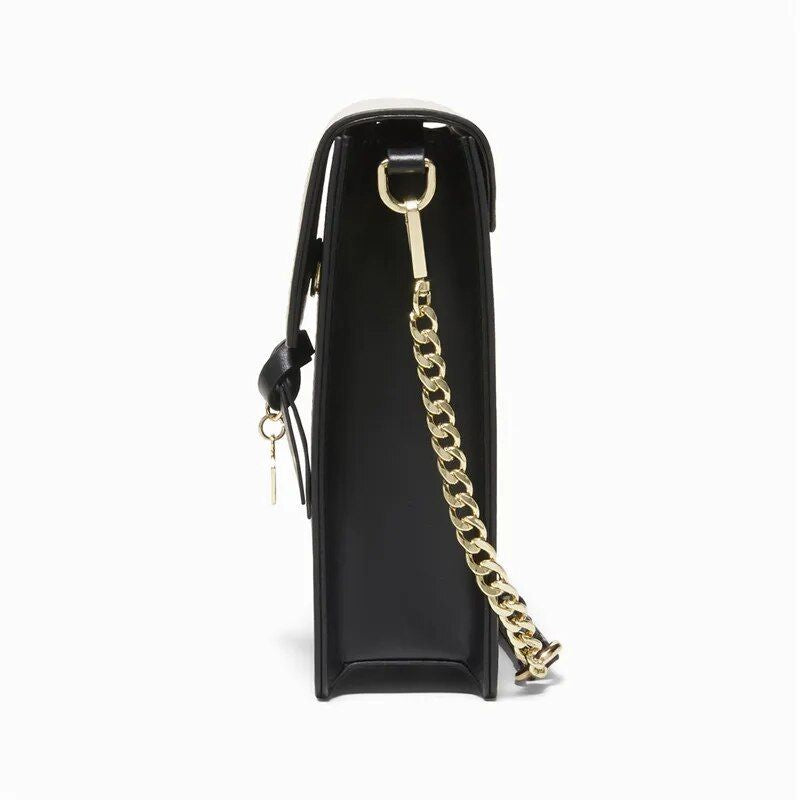 Bolsa transversal de couro elegante para celular com pingente.