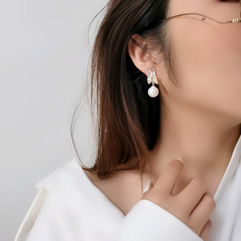 French Girl Pearl Sense Elegant Leaf Earrings