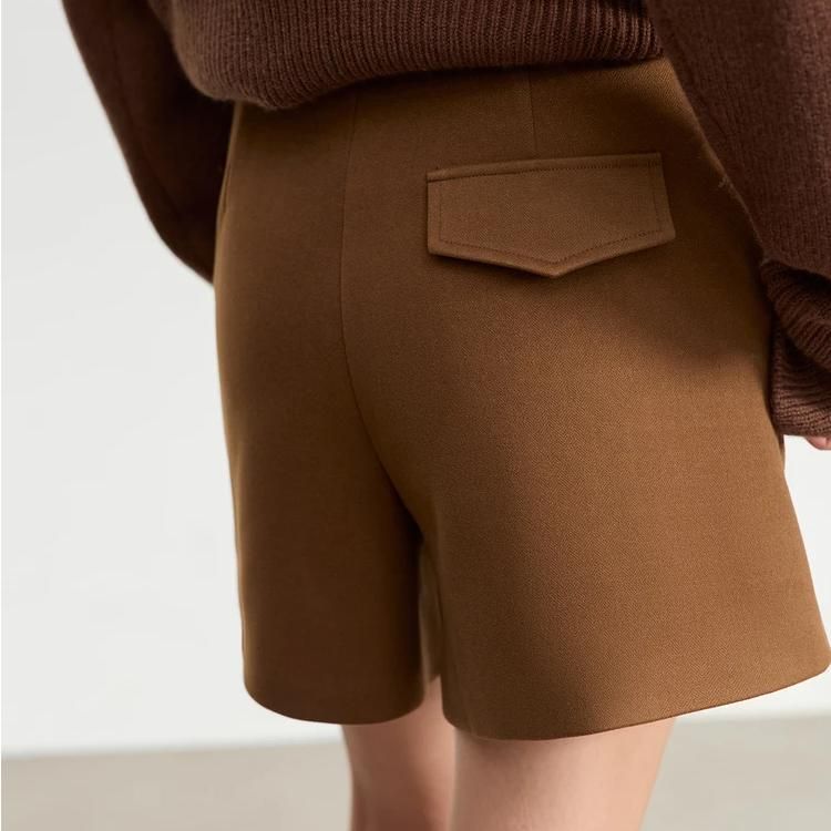 Lässige Winter-Shorts für Damen im Büro mit Gürtel