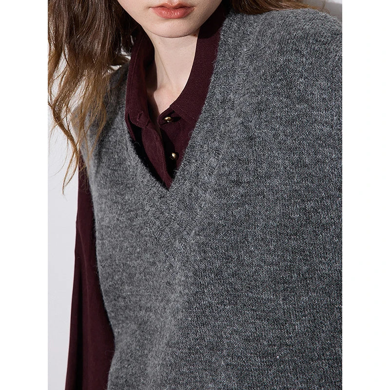Women's V-neck knitted sweater, view 8 - MRSLM